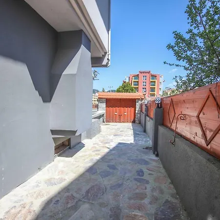 Nilsen Daily Weekly Villa